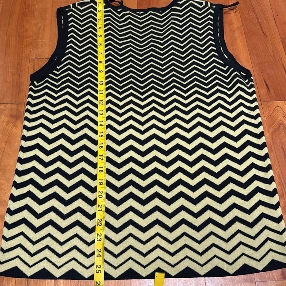 Nygard Collection sleeveless knit top geometric pattern chevron design set sz L